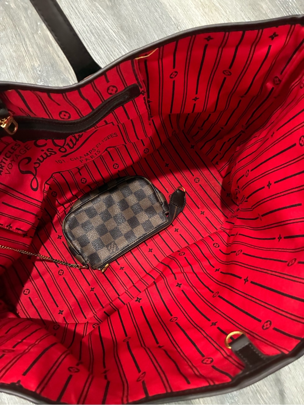 Designer-Style Brown Checkered Tote Bag with Red Interior - Picture 4 of 5